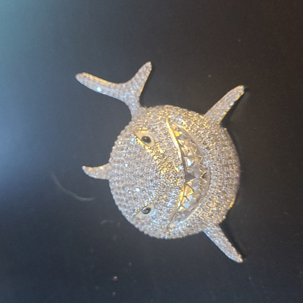 18kt white gold plated sharktales pendant